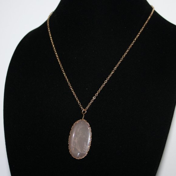 Beautiful gold and pink rose quartz necklace 28"